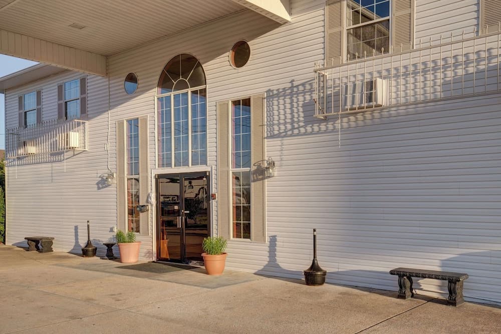 Howard Johnson by Wyndham Branson Theatre District