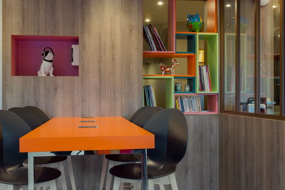 Lobi dinlenme salonu