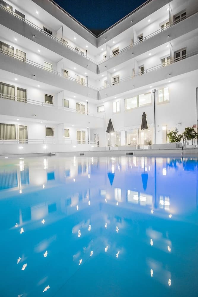 Mokambo Shore Design Hotel