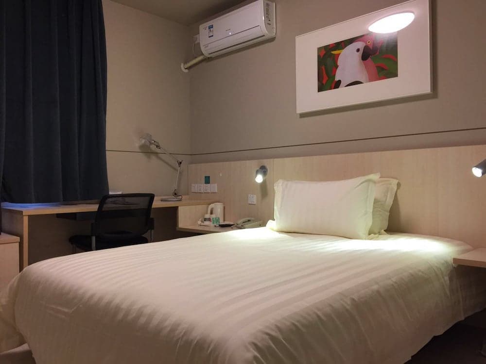 Jinjiang Inn Qingdao Wusi Square Nanjing Road Metro Station