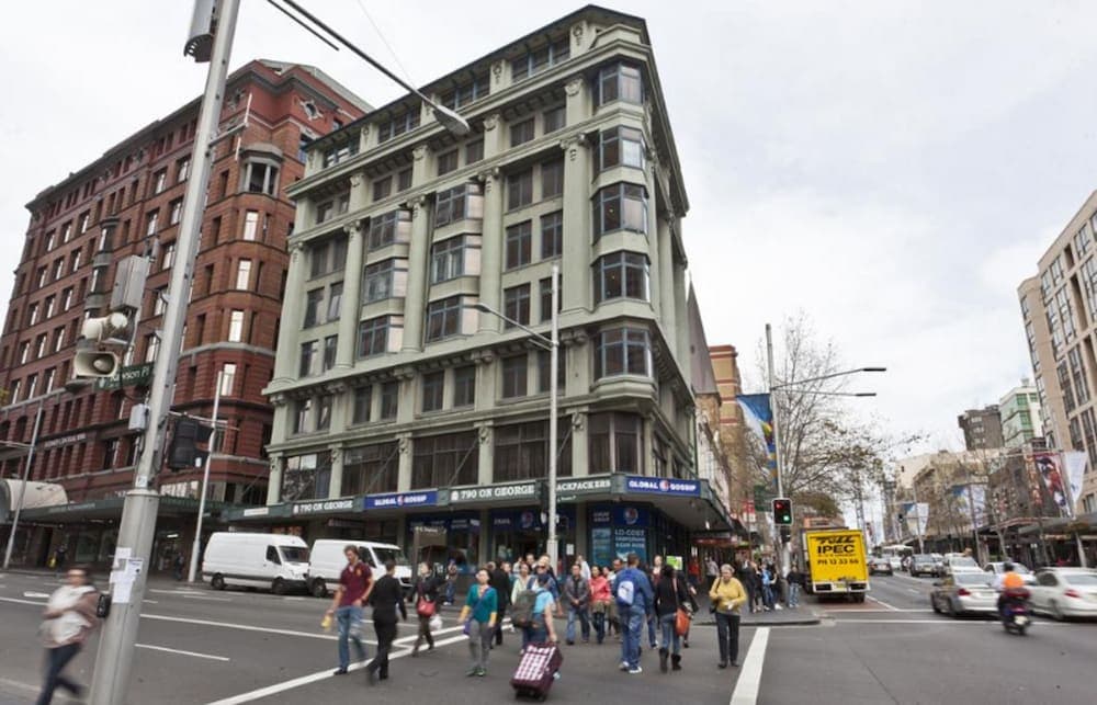 790 on George Backpackers