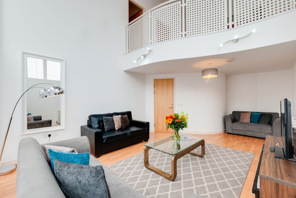 Base Serviced Apartments - The Docks