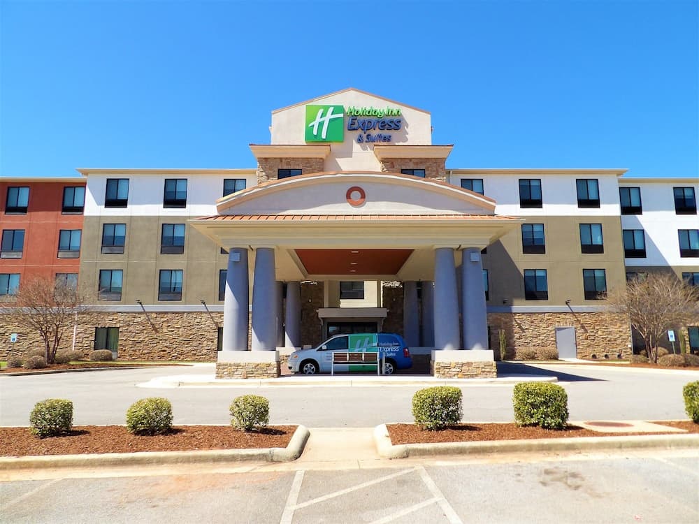 Holiday Inn Express & Suites Huntsville Airport by IHG