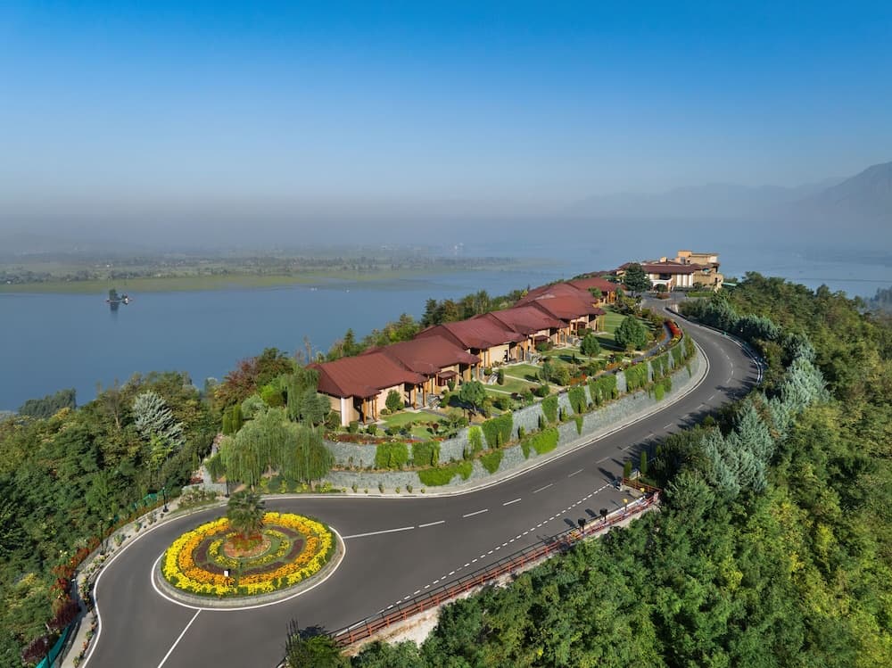Taj Dal View Srinagar