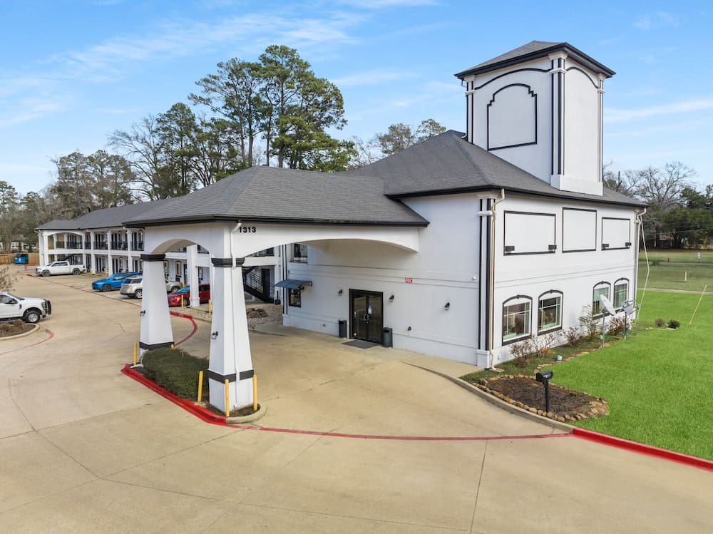 Super 8 by Wyndham Mansfield LA