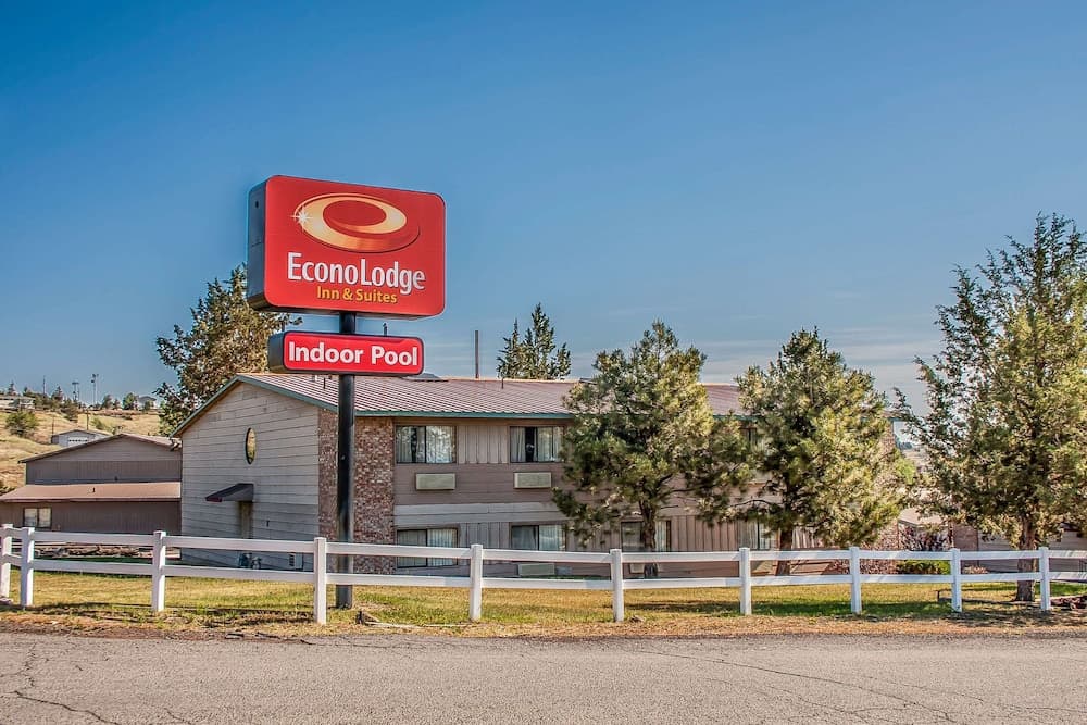 Econo Lodge Inn & Suites Madras