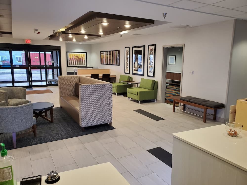 Holiday Inn Express & Suites Junction City by IHG