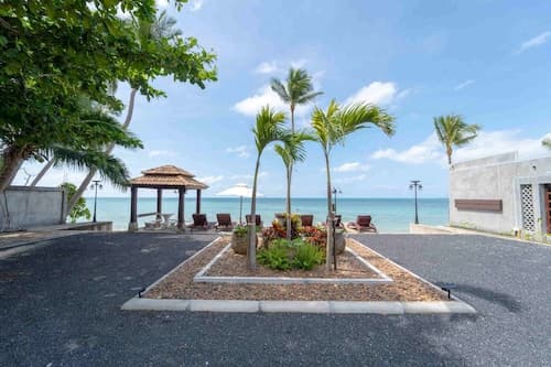 Pao Jin Poon Beach Front Villa