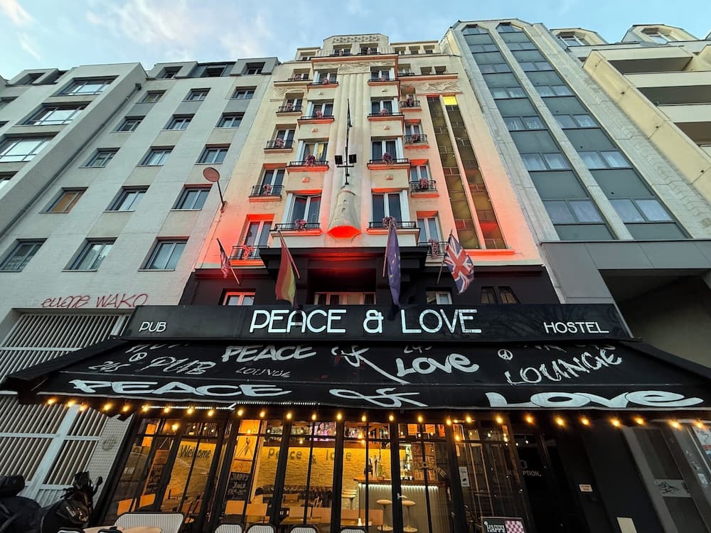 Peace & Love - Hostel