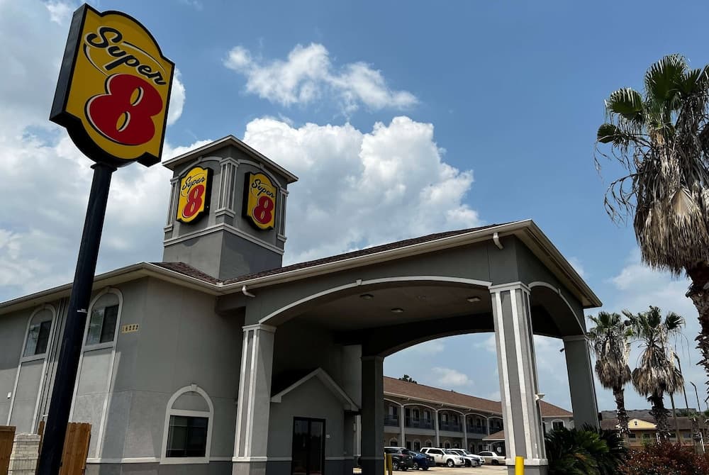 Super 8 by Wyndham Houston North I-45