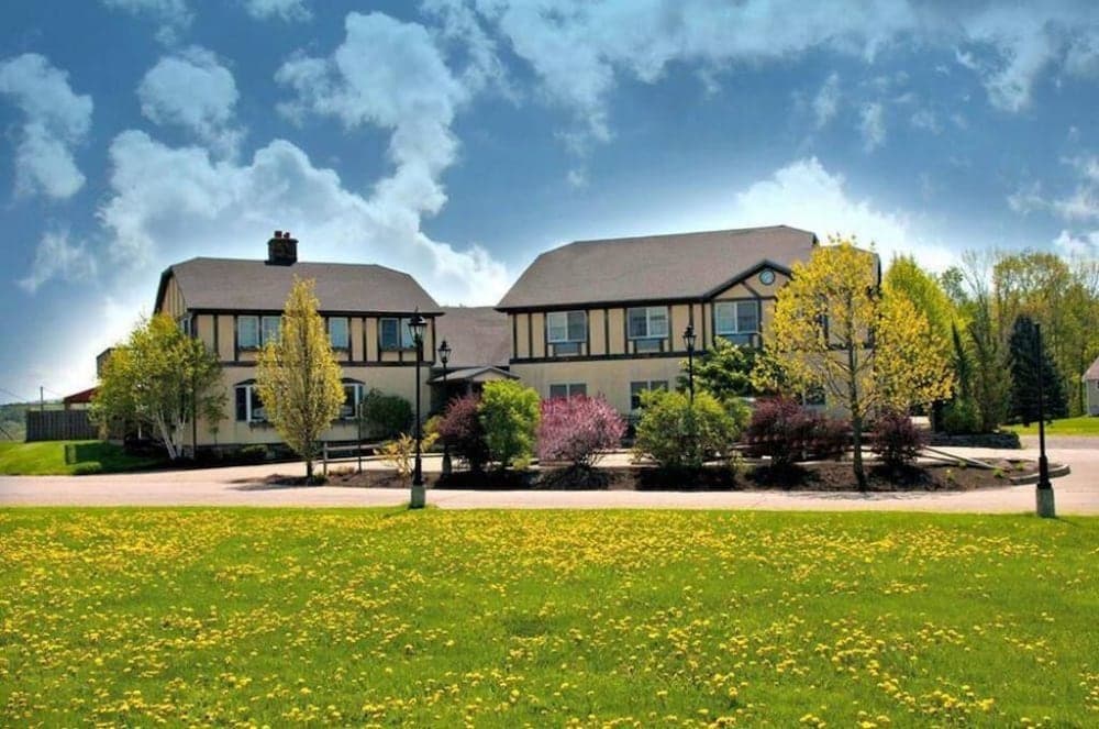 Camelot Restaurant & Inn