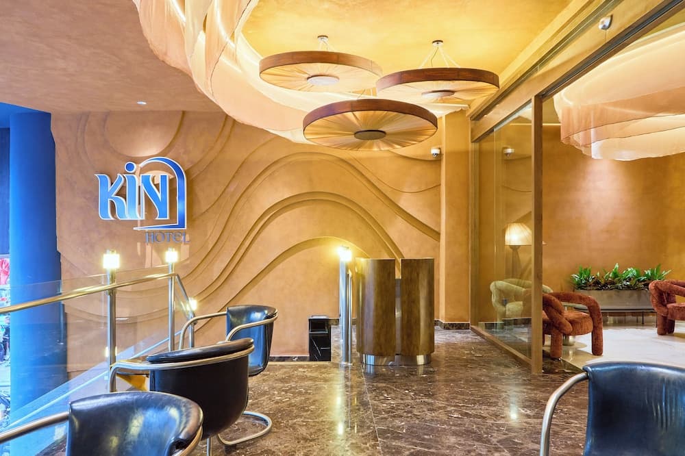 Kin Hotel Ly Tu Trong