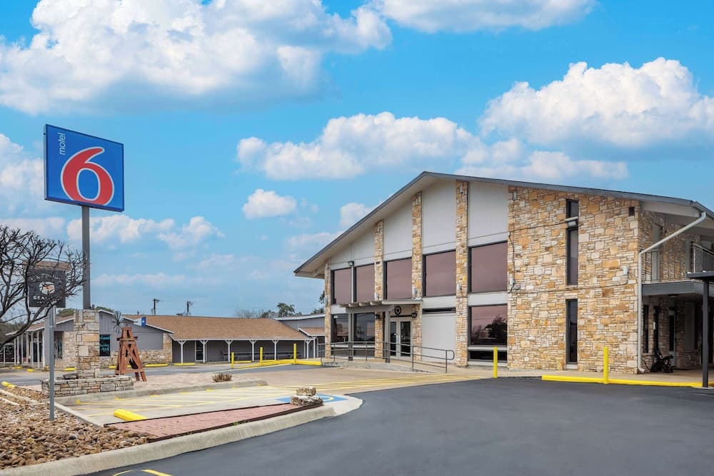 Motel 6 Boerne, TX