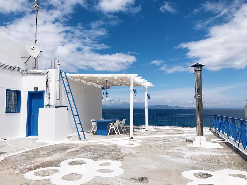 Penthouse & Apartments by the Sea near Airport