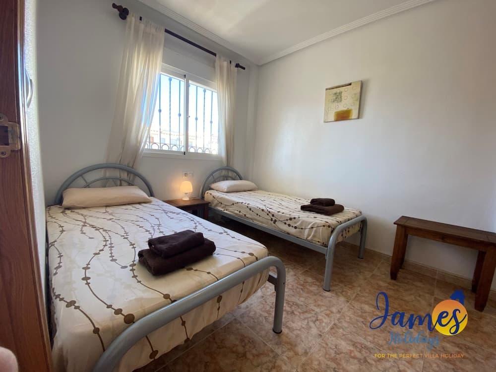 La Cinuelica R3 1st flr apt Overlooking Pool L149