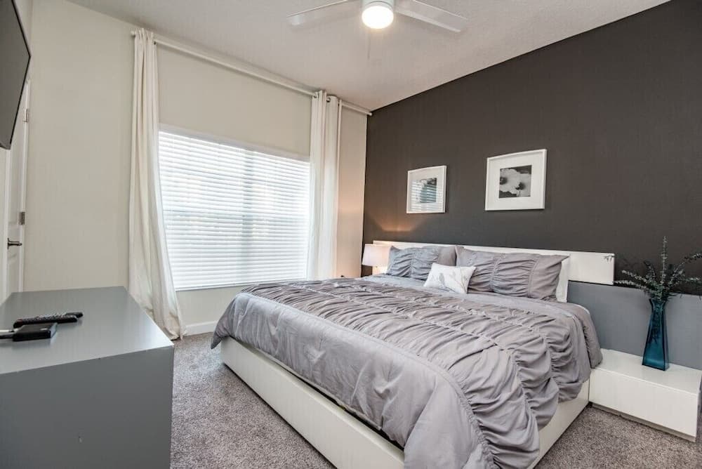 4 Bdrm With Private Pool