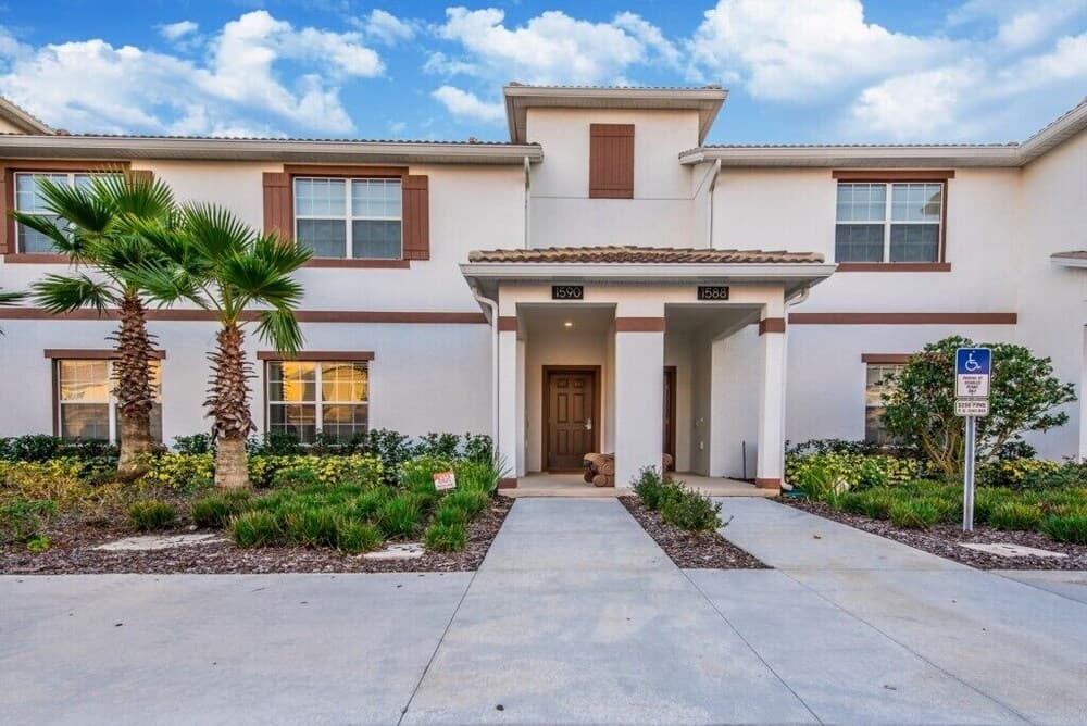 Stylish 4 Bed 3 Ba Pool Home