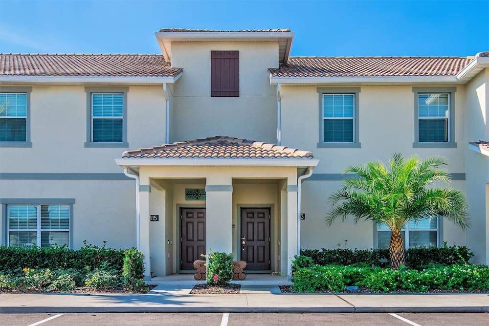 Beautiful 4 Bdrm, 3 Bath Townhome
