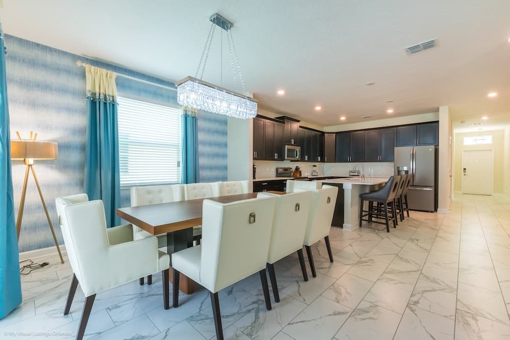 6 Bedroom 5 Bathroom Vacation Home