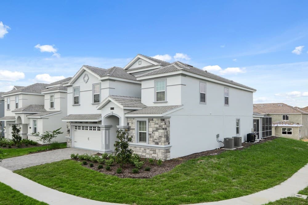 8 BD 5 BH Pool and Spa