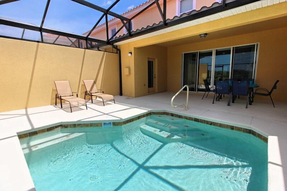 Townhome with Pool at Solterra