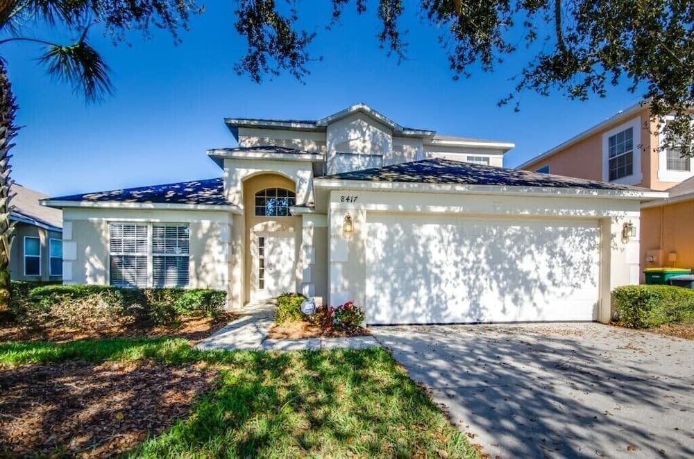 4 Bedroom Home with Pool Table