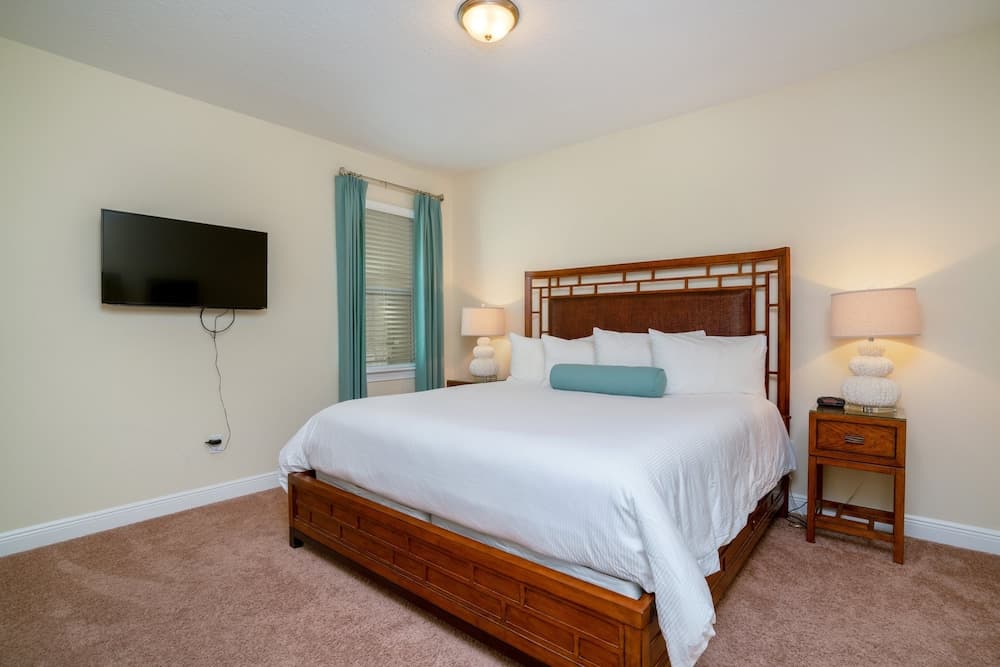 Family Friendly 8 Bed Villa with Pool & Spa