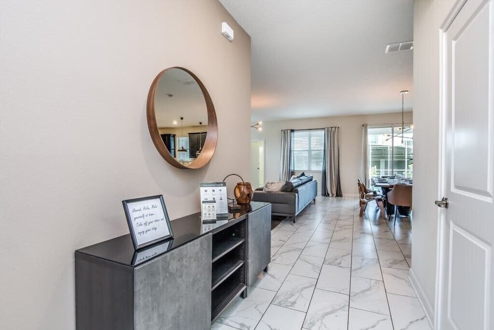 6 Bdrmgolf Coursegated Resort