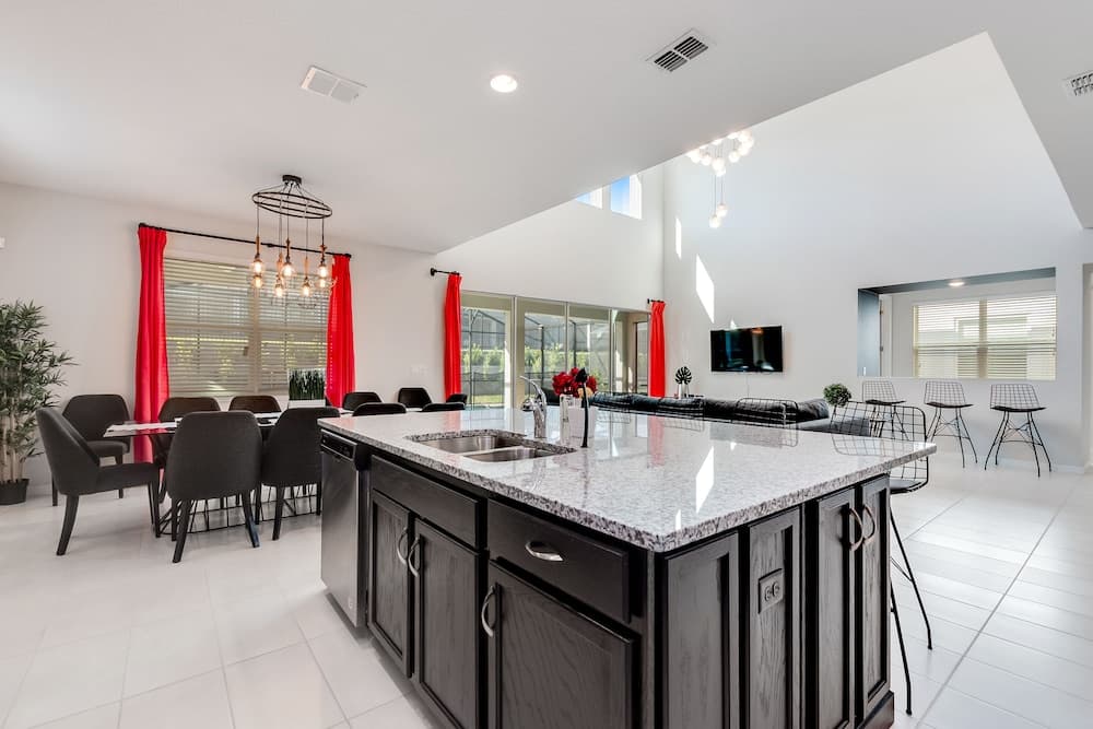 Edgy and Modern 7 Bed 5 Ba Villa Pool & Spa 1800saw