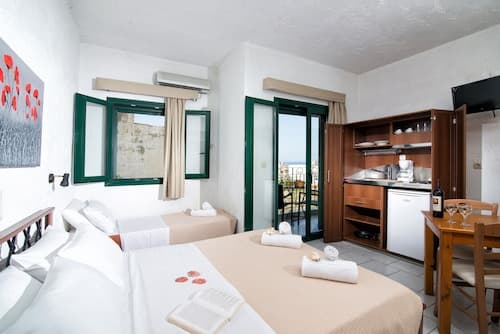 Charming Studio Near the Beach