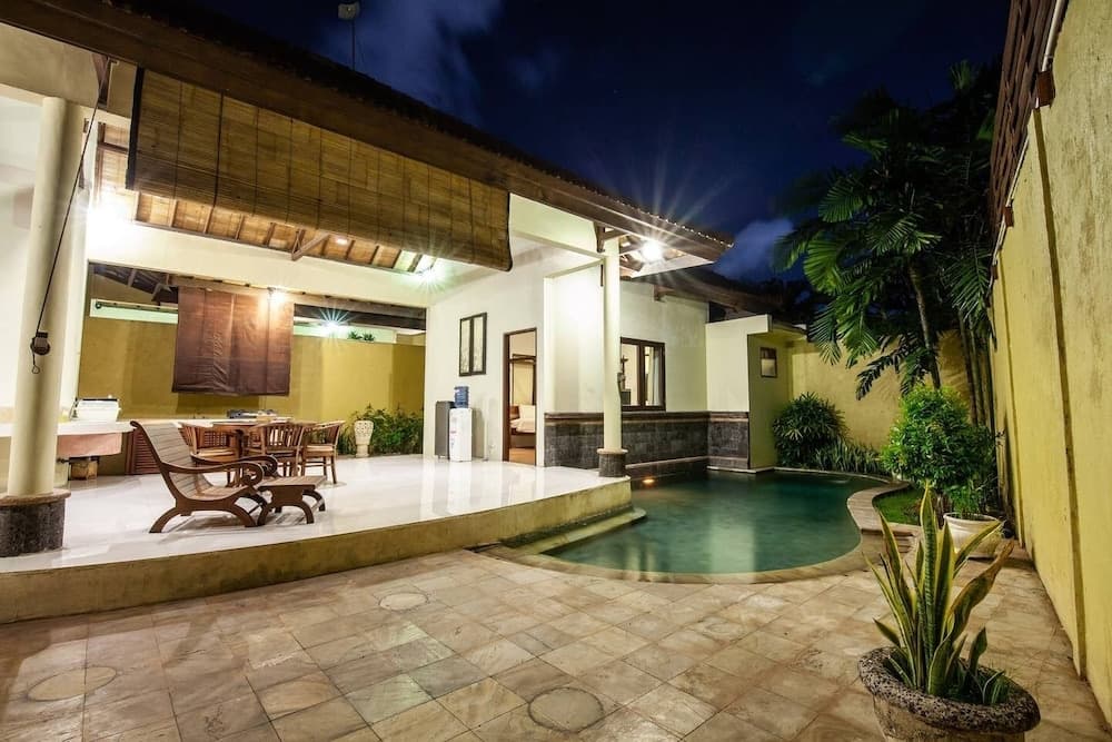 9-BR Private Pool Villa Walk to Seminyak Beach