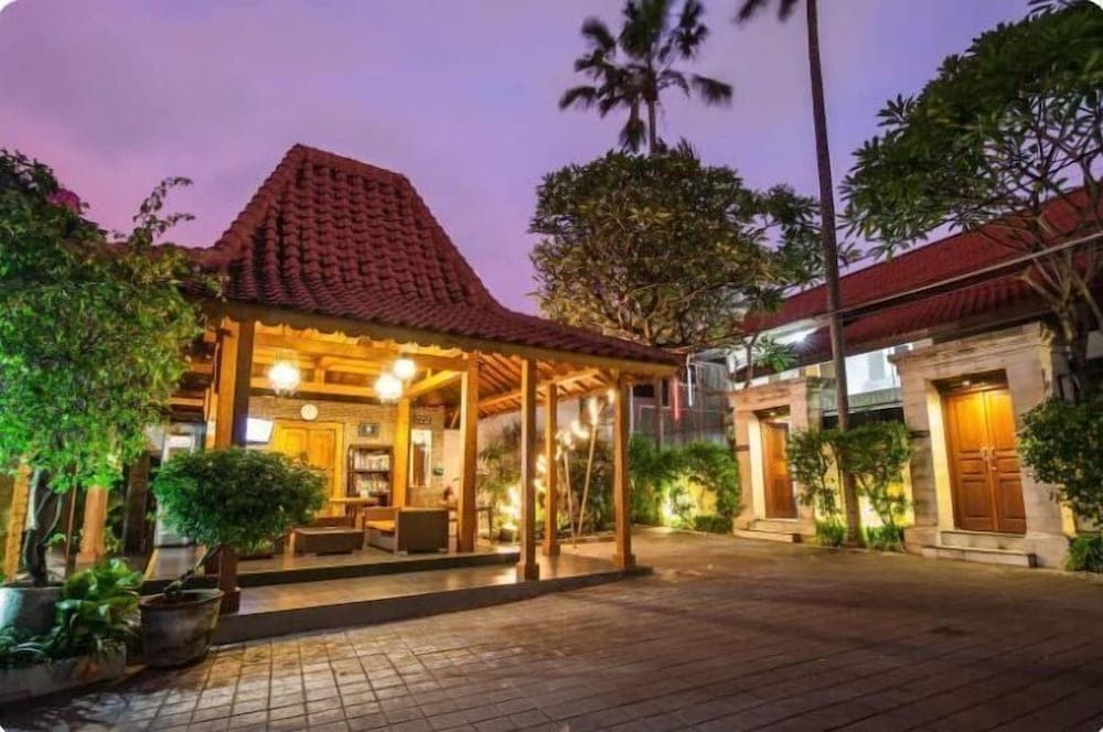 SMV - 3BedGRDN - V1 · 3BR Garden Villa Walk to Beach N Shops Legian