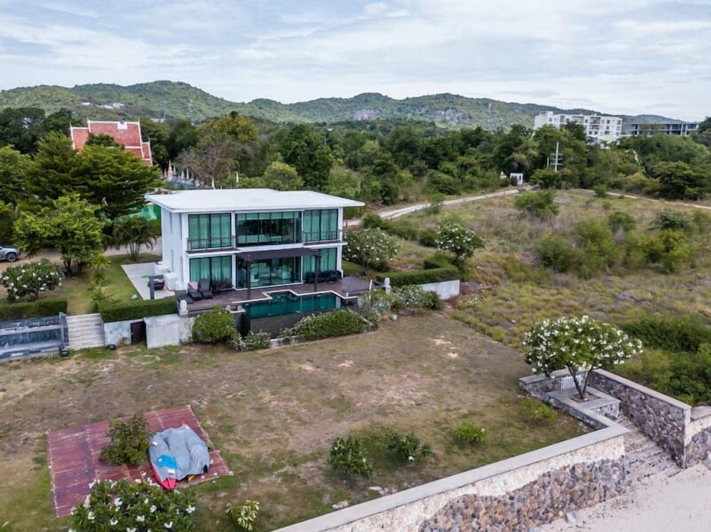 Beach Front 4 Bedroom Pool Villa RV