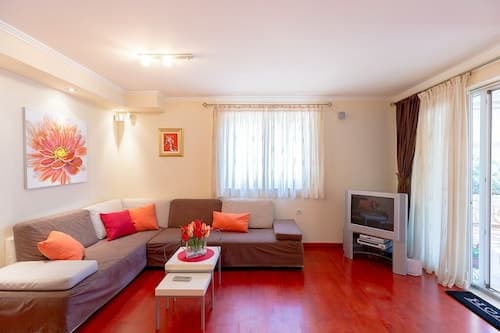 Leona & Borna Central Suites