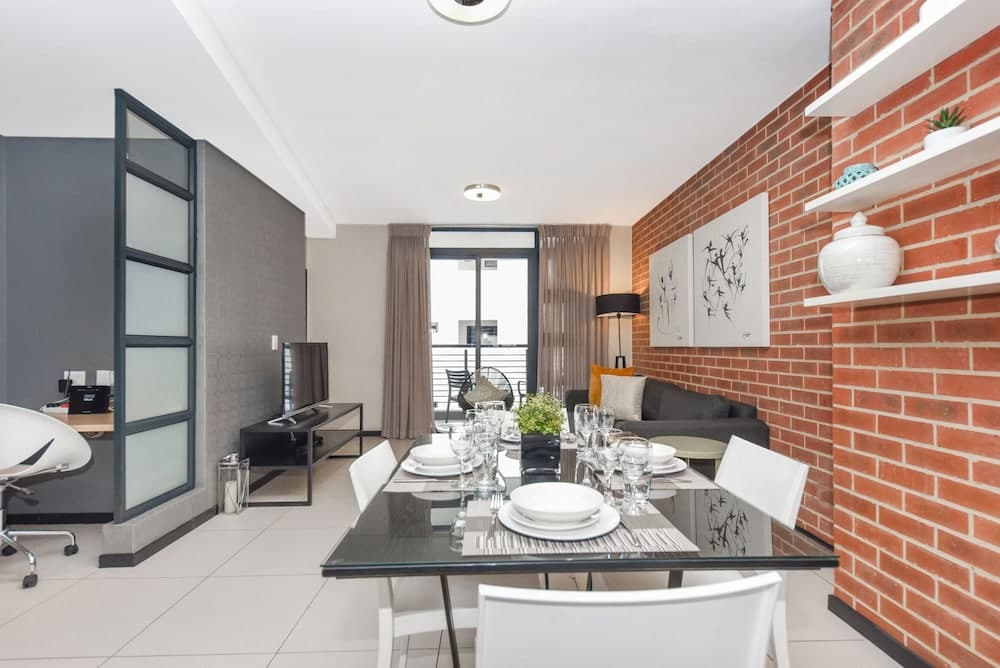 Easy Stay - The Vantage