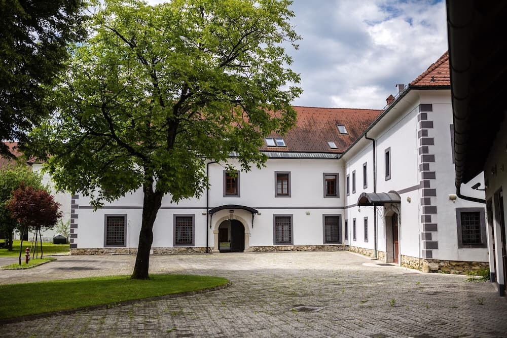 Hostel Javni Zavod Mekinjski Samostan
