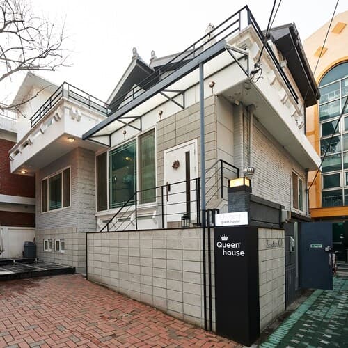 Queen House Hongdae