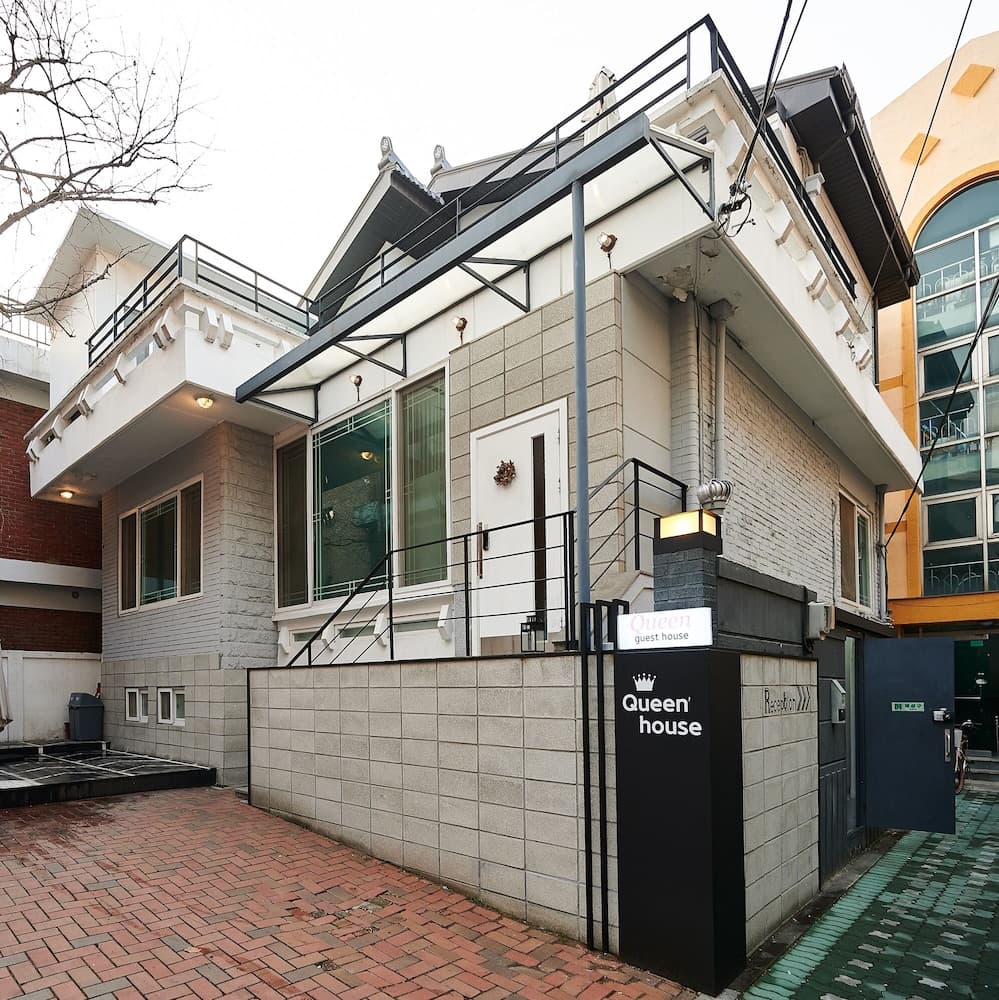Queen House Hongdae