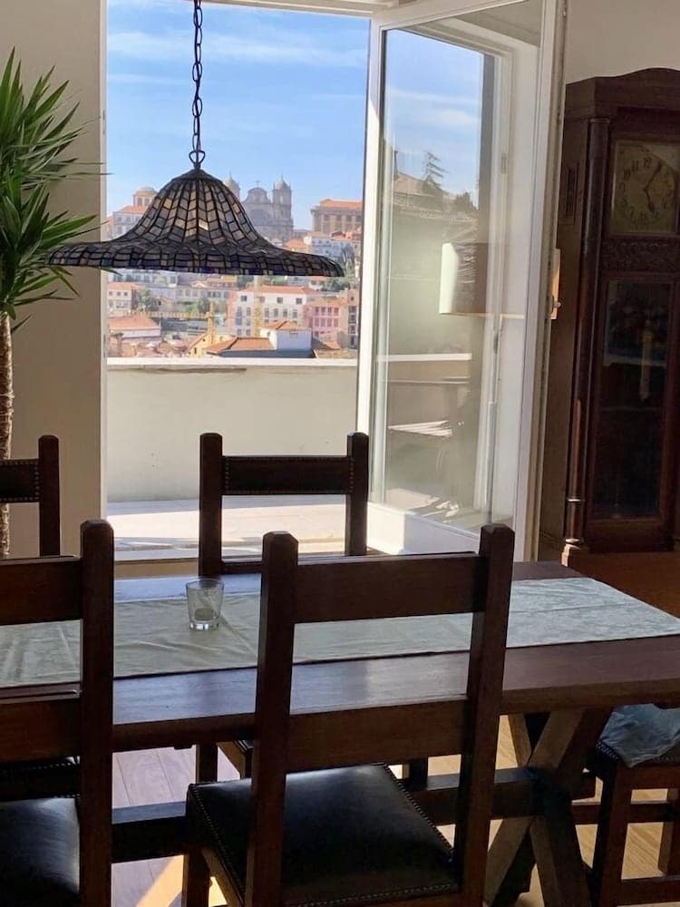 Odada yemek servisi