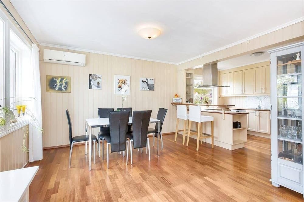 StayPlus 3BR City Apartment With Garden