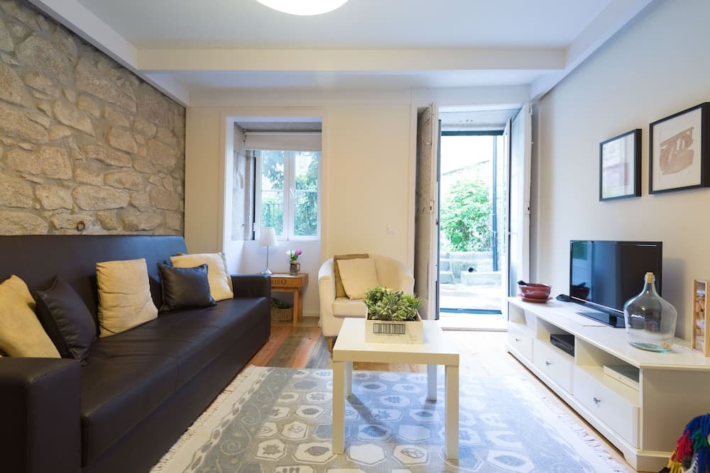 Frs001 · Vinofino 2B Duplex Private Garden · Wifi · View