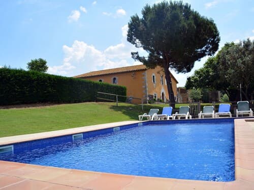 Vibranr Holiday Home in Aiguaviva With Swimming Pool