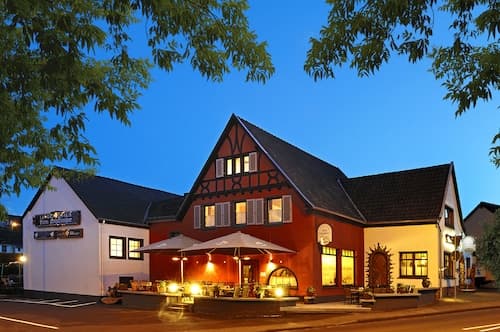 Harmony beim Holzschnitzer