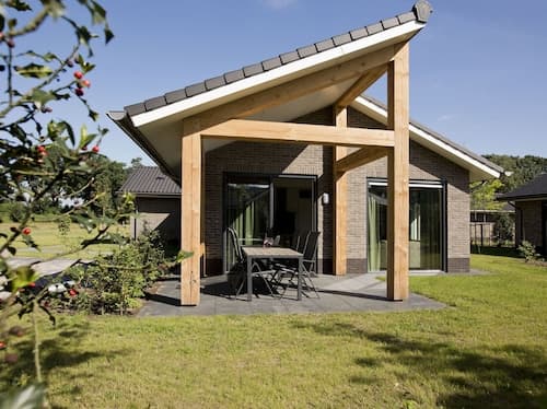 Attractive Bungalow with Covered Terrace near Veluwe