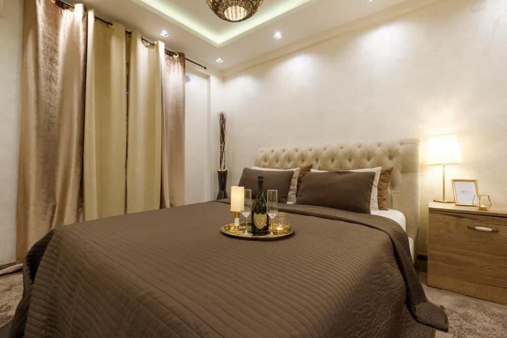 Central Business Suites with Hot Jacuzzi