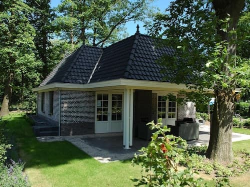 Detached Villa with Outdoor Fireplace near Veluwe