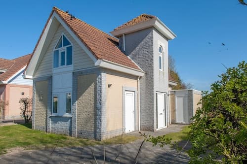 Restyled Villa With Dishwasher, Near the Beach