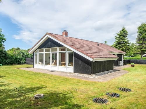 6 Person Holiday Home in Hemmet