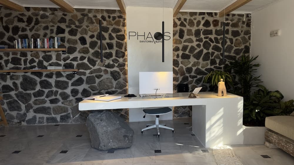 Phaos Santorini Suites