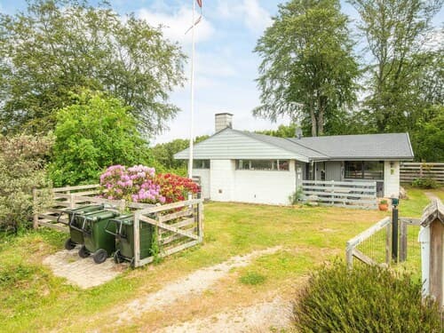 Quaint Holiday Home near Glesborg with Roofed Terrace